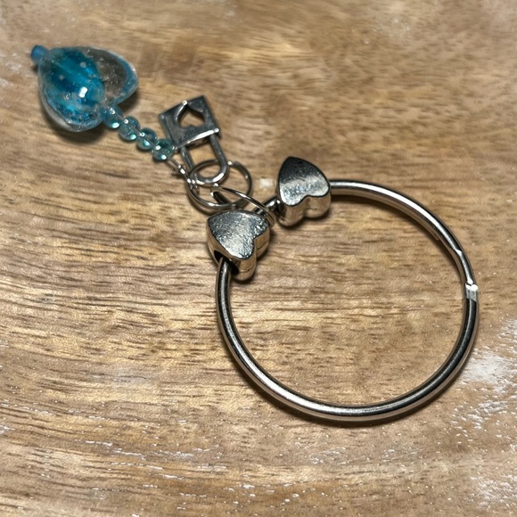 Glow in the Dark Blue Heart Silver Keyring Keychain - Picture 7 of 10